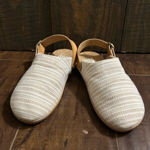 Women’s Reef Tan & Cream Stripe Mules size 6 EUC Perfect Fall Shoes